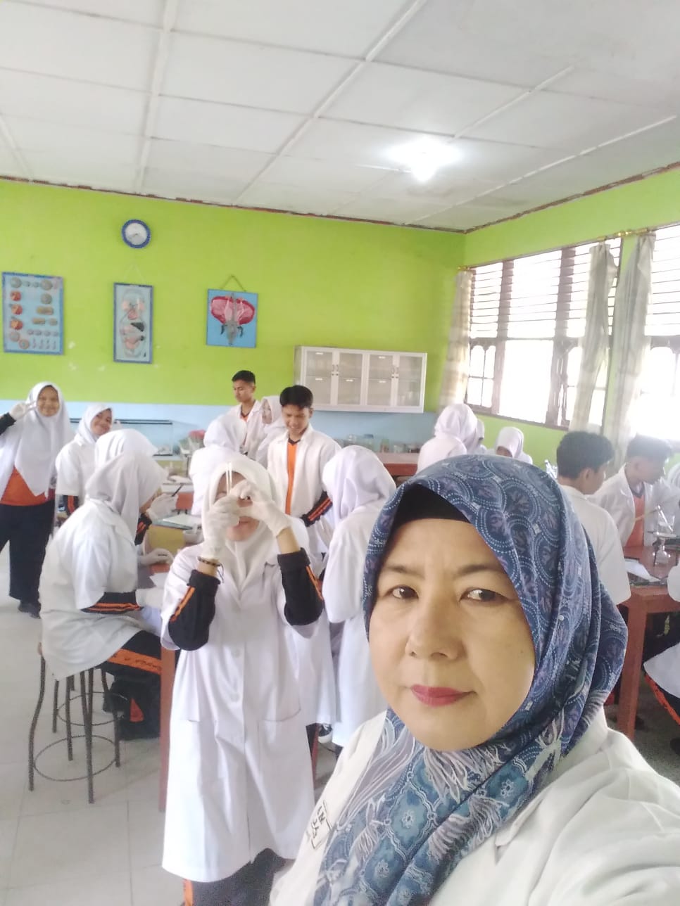 Laboran MAN 2 Pesisir Selatan Melaju Ke Grand Final Anugerah GTK Madrasah 2023 Tingkat Nasional