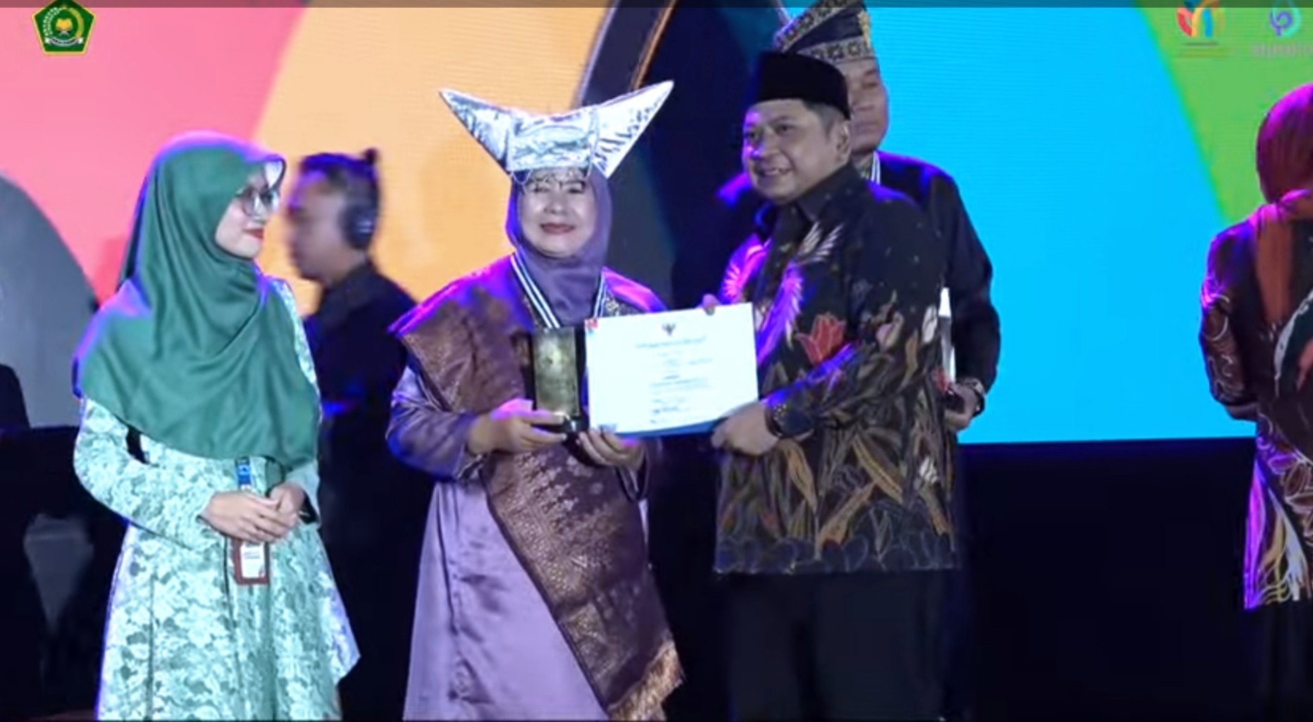 Huriati, GTK MAN 2 Pesisir Selatan Raih Juara 1 Anugerah GTK Madrasah Tk. Nasional