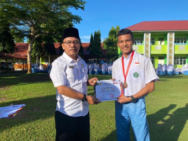Dandi Fikri Agara Raih Emas dalam Lomba Karate Sumatera Barat