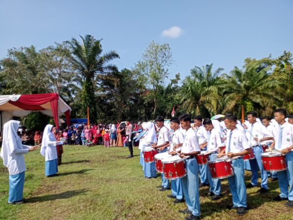 DRUMBAND MAN 2 PESISIR SELATAN TAMPIL PERTAMA KALI DI UPACARA HUT RI KE-79 KECAMATAN IV JURAI