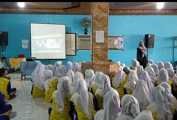 Siswa MAN 2 Pesisir Selatan Terima Penyuluhan Cegah Stunting dan Pembidaian Cedera