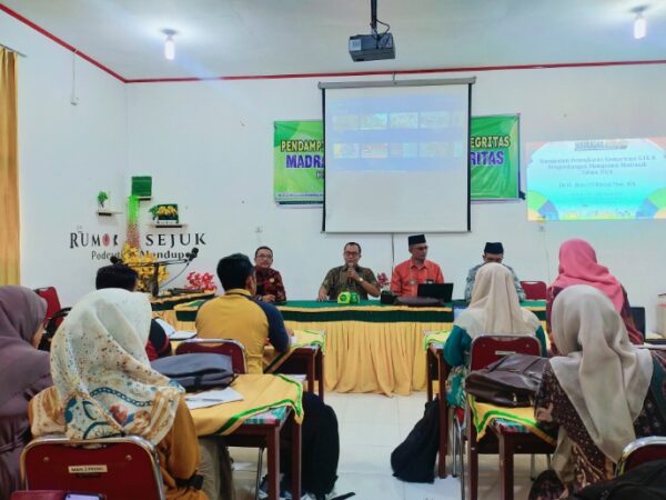 Tim Humas MAN 2 Pesisir Selatan Ikuti Pembinaan Keprotokolan dan Digitalisasi Madrasah