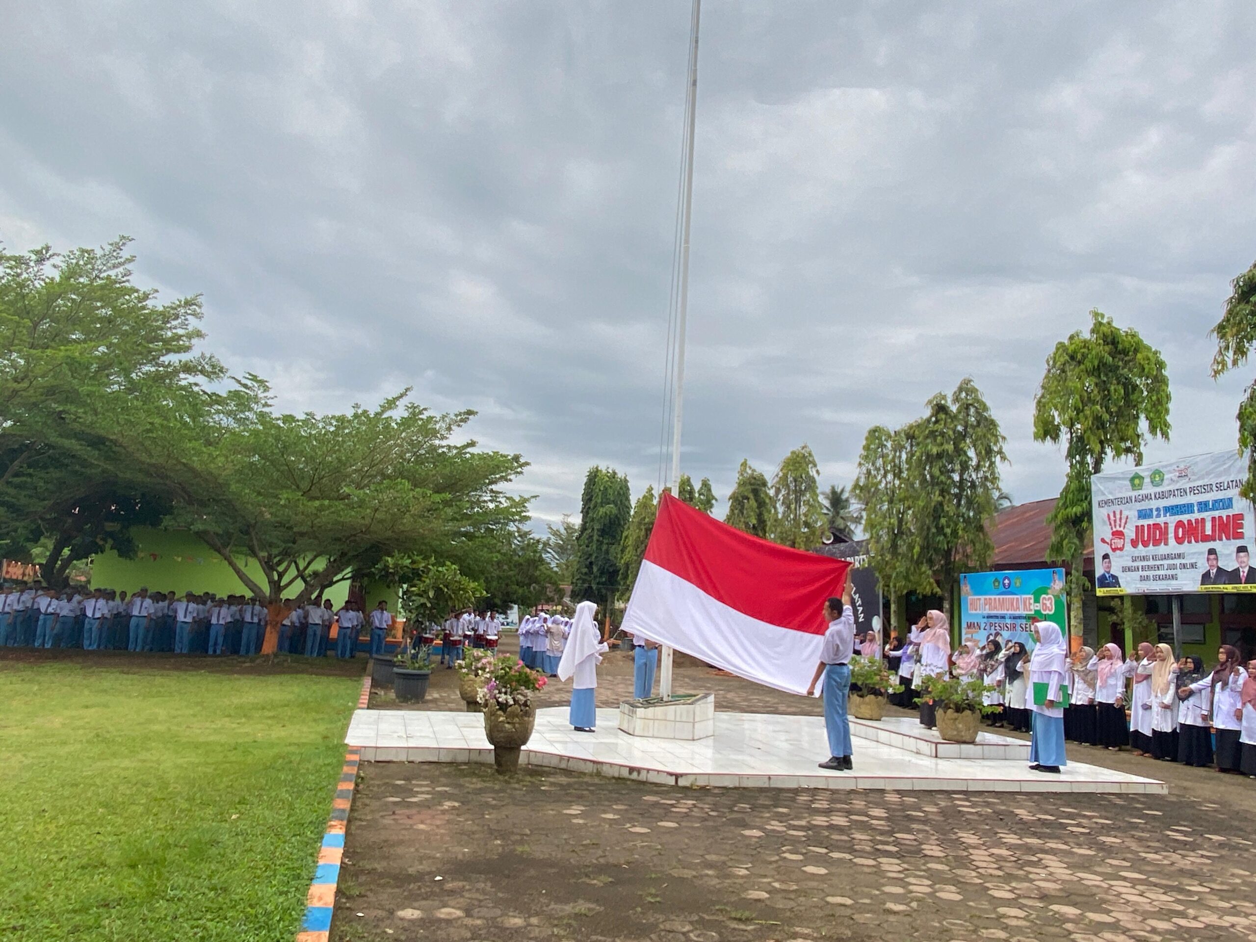 Upacara Rutin Setiap Senin berjalan Khidmat